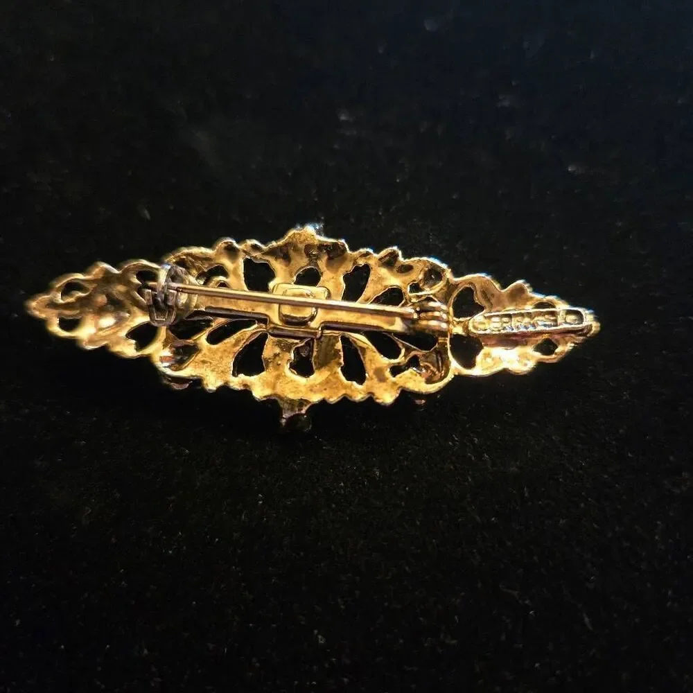 Gerry's Gold Fillagree Bar Pin with Red center stone and 2 pearls Brooch